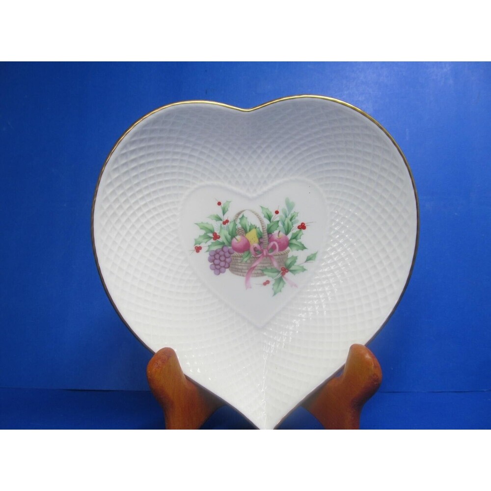 Mikasa "Christmas Spirit" Ivory Bone China 6" Heart Shaped Dish